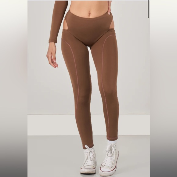 Rare Fit Scrunch Leggings in Coffee - Picture 2 of 2